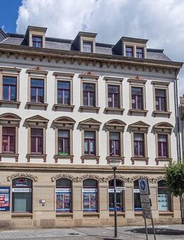 Provisionsfrei! Rendite 8,7 %. Stadtbekanntes Denkmal-Ensemble mit Balkonen nahe Rathausplatz! - Riesa