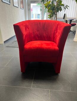 Zwei rote Sessel - Schwaigern