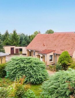 Am Feld! Ausbaupotenzial, Einbauküche, Nebengebäude, Garagen usw.: Einfamilienhaus in Neuhof - Angermünde