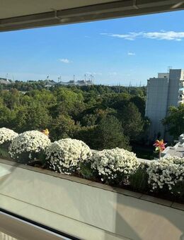 Freie 3 Zi. Whg. Moosach mit Fernblick ruhig und grün nh. OEZ ohne Käuferprovision - München