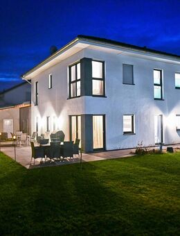 großzügig und modern: neues Haus - nahe an Landshut, fair im Preis - Hohenthann