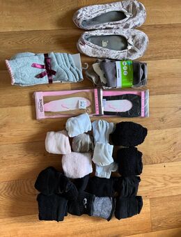 Socken Paket Konvolut verschiedene Modelle Gr. 35-38 schaut - Bremen