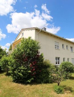 Solides Zweifamilienhaus mit zwei Wohneinheiten und Carport - nahe Rothsee ! - Hilpoltstein