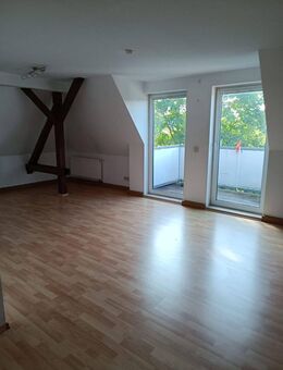 Zwei Zimmer + Wohnküche + Tageslichtbad + Balkon - Wanzleben-Börde