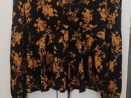 Leichte schwarze Sommerbluse mit orangem Blumenmuster, Gr.M, wie neu - Mülheim (Ruhr)