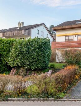 Reihenendhaus mit Hanglage, Einliegerwohnung und traumhaftem Garten in Lörrach - Lörrach