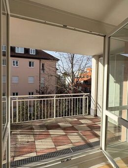 Terrassen 2-Zimmer-Wohnung/möbliert, zentral und ruhig mit Wohlfühlcharakter in Laim - München