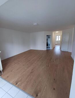 Geräumige 3-Zimmer-Wohnung im Erdgeschoss mit EBK in Gelsenkirchen - Gelsenkirchen
