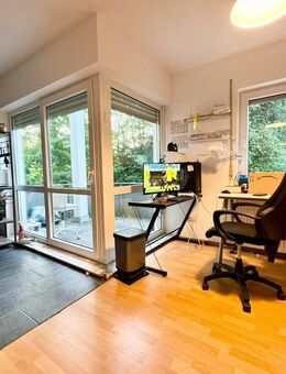 Gut geschnittene Wohnung in Friedrichsdorf / Balkon und ZWEI Tiefgaragenstellplätze - Friedrichsdorf