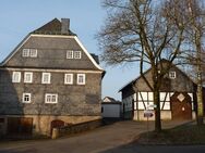 Stattliches Wohnhaus mit Lebensmittelmarkt und vermietetem Nebengebäude mit Weinladen in Ferndorf - Kreuztal
