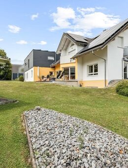 Großzügiges Einfamilienhaus mit modernem Anbau, Doppelgarage u. traumhaftem Garten in Dotternhausen - Dotternhausen