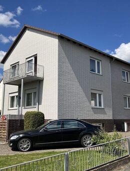 Großzügiges 1-2 Familienhaus in ruhiger Wohnlage von Grebenstein-Burguffeln - Grebenstein