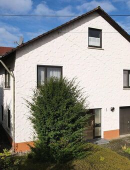 Gepflegtes Familienhaus . ruhige Lage und ein großer Garten mit Gartenhaus - Hayingen