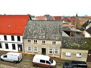 **Sanierungsbedürftiges Haus mit großem Rendite-Potenzial in zentraler Lage** - Gnoien