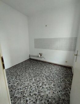 schöne helle 2 Raum Wohnung - Weißenfels