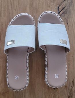 Damen Pantoletten. Gr.38. UNGETRAGEN. NEUWERTIG. - Völklingen Zentrum