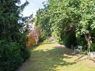 Große, individuell aufgeteilte Doppelhaushälfte mit weitläufigem, schön angelegtem Garten in ruhiger Parknähe in Groß Karben. - Karben