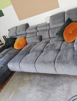 Großes Sofa mit Schlaffunktion und elektrische ein und ausfahrbar - Henstedt-Ulzburg