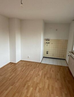 HG-FRIEDRICHSDORF, schöne 1-ZW mit Wannenbad, Laminatboden, ab sofort frei - Friedrichsdorf