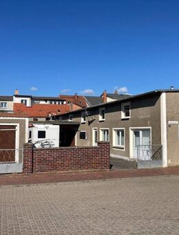 Vielseitig nutzbar: Reihenhaus mit Nebengebäude - Garage - Stellflächen überdacht - Neukalen