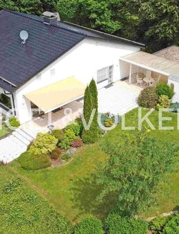 Außergewöhnlicher Bungalow mit idyllischem Garten und Pool in begehrter Villenlage - Remscheid