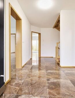 **Moderne Doppelhaushälfte mit Wohlfühlambiente und praktischer Raumaufteilung** - Königsbrunn