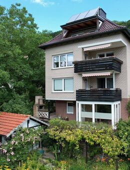 Massiv gebautes Mehrfamilienhaus auf parkähnlichem Grundstück zu verkaufen - Bad Karlshafen
