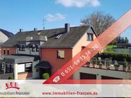 Vielseitiges Anwesen mit zwei Gebäuden, großem Garten und Entwicklungspotenzial - Wohnen, Arbeiten und Gastgewerbe unter einem Dach - Heddert