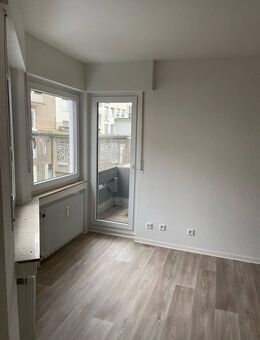 Helle neu renovierte 2 Zimmerwohnung, Zentral aber ruhig gelegen. - Bottrop