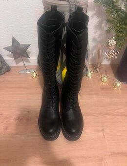 Schwarze Schnürstiefel - Chemnitz