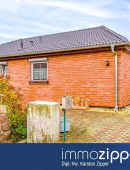 Klinker-Bungalow in Podelzig: EFH Bj.2000, 4 Zi.,Gäste-WC, Masterbad, Kamin, Garage, 648 m² Grdstück - Podelzig