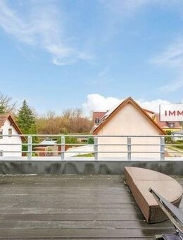 IMMOBERLIN.DE - Sehenswertes Haus mit Villenflair, fabelhaftem Poolambiente & Sonnenterrassen in ländlicher Lage - Berlin