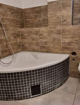 Sehr schöne teilmöblierte 4 Zimmer 103 qm DG Maisonette Wohnung mit EBK, Balkon usw. - Wuppertal