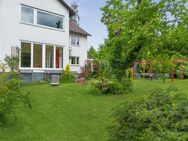 Charmantes und gepflegtes Zweifamilienhaus mit wunderschönem Garten in Maxhütte-Haidhof - Maxhütte-Haidhof