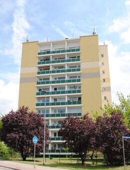 Merseburg-Süd - schöne 2-Zimmer-Wohnung mit Balkon, Tageslichtbad und Lift! - Merseburg