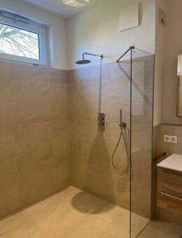 BARRIEREFREIE-BEHINDERTENGERECHTE 2 ZIMMER-WOHNUNG IM EG- MIT RAMPE-NEUE EBK - Schweinfurt