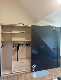 Moderner LED Kleiderschrank - Weinstadt