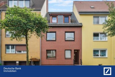 Anlageobjekt: Mehrfamilienhaus mit Gewerbehalle, Garagen und erheblichem Entwicklungspotenzial