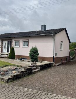 Attraktives Einfamilienhaus im Bungalowstil mit großem Grundstück in ruhiger Lage - Blieskastel