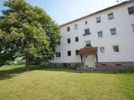 Sanierte 3-Raumwohnung mit Einbauküche in Thräna - Borna