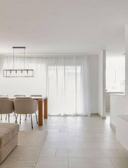 Moderne, neuwertige 3,5-Zi-Wohnung mit Garten und Garagenstellpl. in attraktiver Lage von Plieningen - Stuttgart