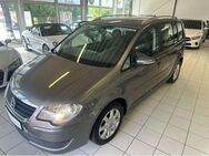 VW Touran Trendline/1.Hand/PDC Neuer Motor - Köln