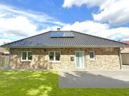 Zentrum! Junger Bungalow, KfW 55 Energie mit Garage, Kaminofen, EBK. Kleines Grundstück... - Rhauderfehn