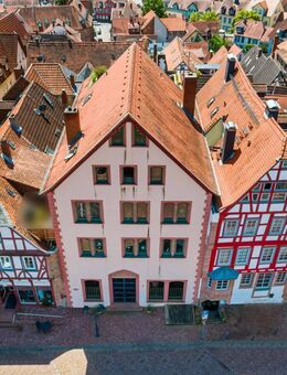 **Imposante großzügige Altbau-Whg. mit neuwertiger EBK in der Altstadt von Gelnhausen** - Gelnhausen