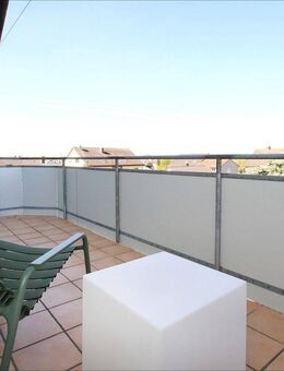 Charmante, helle 3,5-Zimmer-Dachgeschoss-Wohnung mit gemütlichem Abendsonnen-Balkon! - Brühl (Baden-Württemberg)