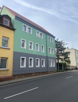Perfekt für Singles! Mit EBK! Tolle 1-Zimmer-Wohnung in zentraler Lage + Süd-Balkon + Dusche + Stellplatz - Groitzsch