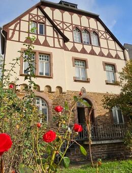 Großzügiges Fachwerkhaus mit Garten in direkter Mosellage in Zell-Merl - Zell (Mosel)