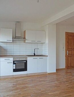 ZWEITBEZUG NACH LUXUS SANIERUNG :helle 2-Zi-Dachgeschoss-Whg. mit EBK per 01.12. zu vermieten - Brandenburg (Havel)