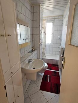 Helle 4 Raumwohnung möbliert mit Balkon und PKW-Stellplatz zu vermieten!!! - Mücheln (Geiseltal)