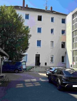 Neu renovierte 3 Zimmer Wohnung mit einem oberirdischen Kfz.-Stellplatz - Nürnberg